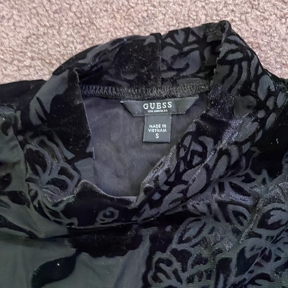 Guess burnout velvet long sleeve top with cutout back size small - Picture 2 of 4